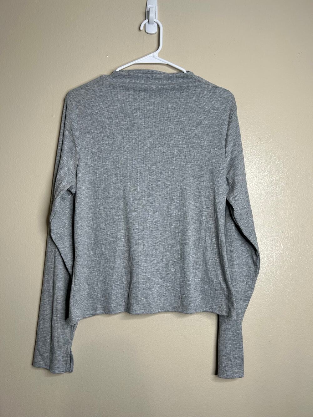 Women’s size XL Old Navy Ultralite Go-Dry Gray Ribbed Long Sleeve Shirt